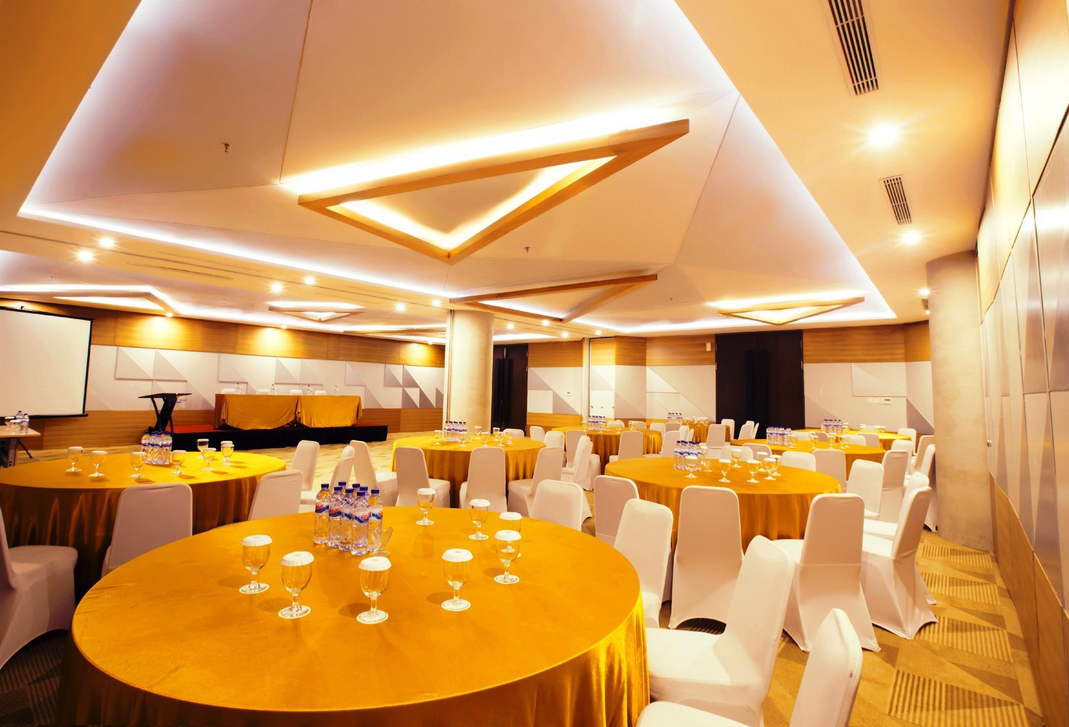 โกลเด้น ทิวลิป ปงเตียนาค Hotel ปอนเตียนัค ภายนอก รูปภาพ